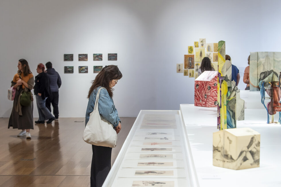 Sandra Vásquez de la Horra, Los volcanes despiertos, 10.04. — 28.07.25, Sala 3, Nivel 1. Foto: © Santiago Ortí / Museo de Arte Latinoamericano de Buenos Aires Malba