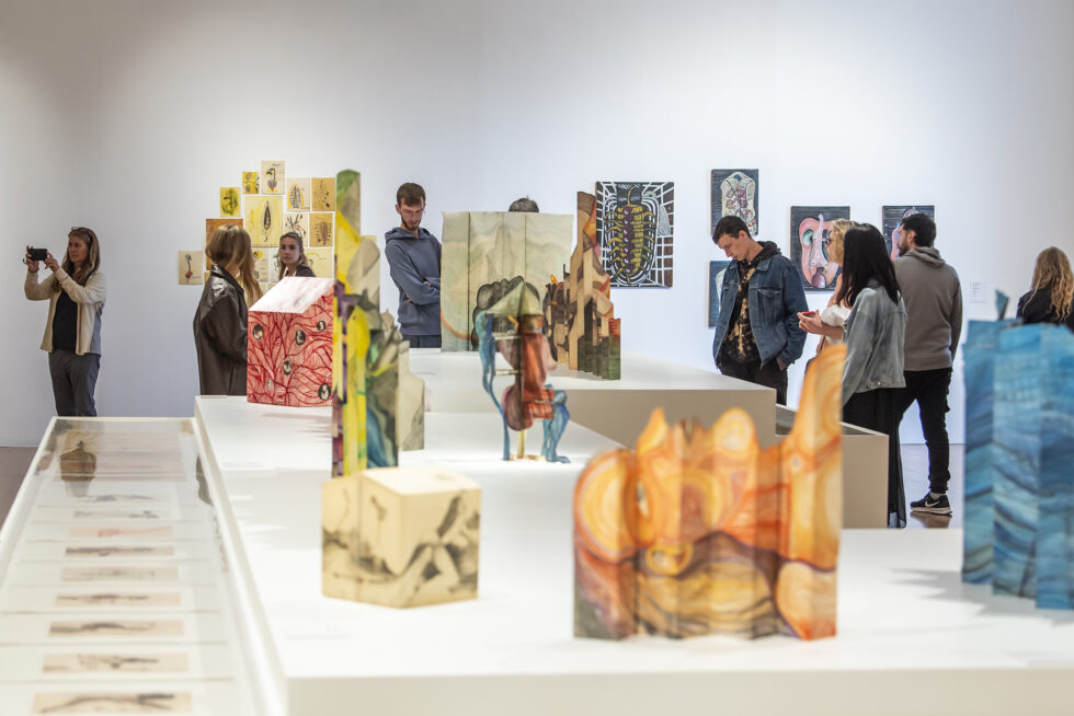 Sandra Vásquez de la Horra, Los volcanes despiertos, 10.04. — 28.07.25, Sala 3, Nivel 1. Foto: © Santiago Ortí / Museo de Arte Latinoamericano de Buenos Aires Malba