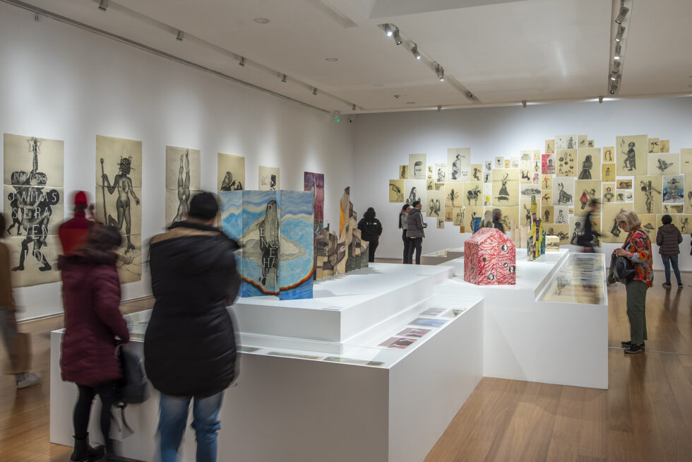 Sandra Vásquez de la Horra, Los volcanes despiertos, 10.04. — 28.07.25, Sala 3, Nivel 1. Foto: © Santiago Ortí / Museo de Arte Latinoamericano de Buenos Aires Malba